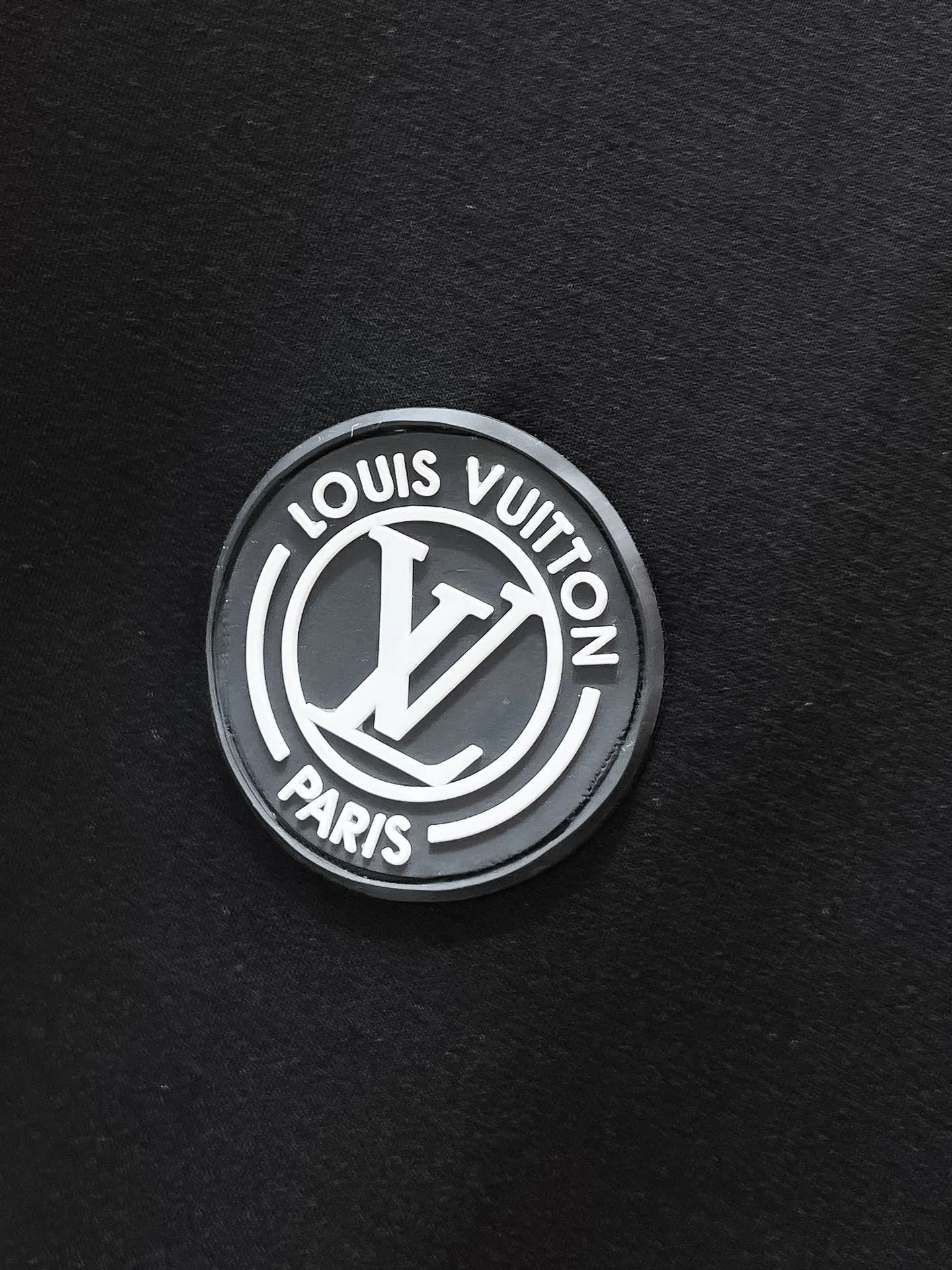 🅿️540 [LV Louis Vuitton] hot-selling suit is coming. Focus on the original version of the official website. 2025 new hot-selling round neck sweatshirt suit. The original order is the best 🇭🇰. It is the meticulous work of top designers for a fitting and perfect upper body effect. All-natural high-quality Tencel Roman cotton 100%, close-fitting comfort, noble and elegant! Original hardware embodies elegance and nobility! Counter size: M-3XL (maximum wear up to 190 pounds)